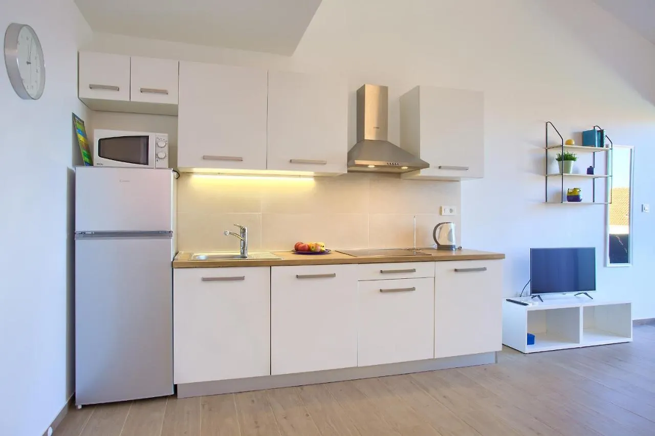 Apartments Meri Njivice Κροατία